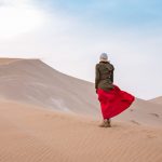 کویر ورزنه کجاست؛ معرفی تفریحات، شرایط شب مانی + آدرس 23 پیاده روی در تپه هاش شنی کویر ورزنه