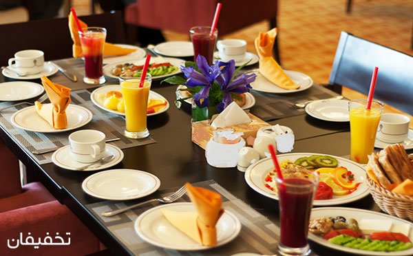 بوفه صبحانه هتل پارسیان آزادی