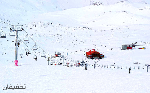پیست اسکی توچال نزدیک‌ترین پیست اسکی به تهران است.