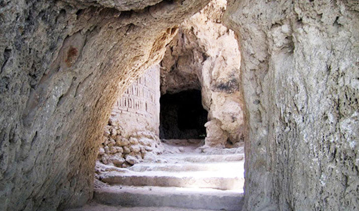 غار رئیس ساخته دست بشر و در زمان پارت‌ها ساخته شده.
