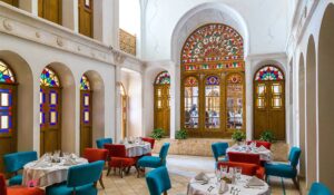 رستوران های کاشان | لیست ۱۱ باغ رستوران سنتی با موسیقی زنده