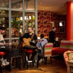 32 رستوران برتر تهران با موسیقی زنده در غرب و شرق 12 بهترین رستوران های تهران با موسیقی زنده