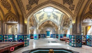 جاهای دیدنی کاشان | ۱۵ مکان تفریحی در بهار و زمستان با عکس