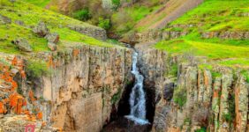 آبشار نزدیک تهران