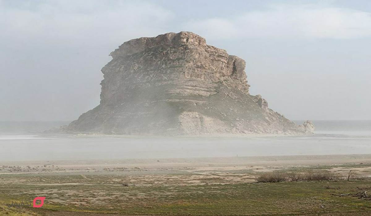 چشمه‌ آب معدنی کوه زنبیل