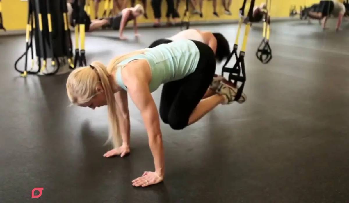 حرکت کوهنوردی چیست | انجام انواع حرکت با صندلی و روی زمین 7 حرکت کوهنوردی