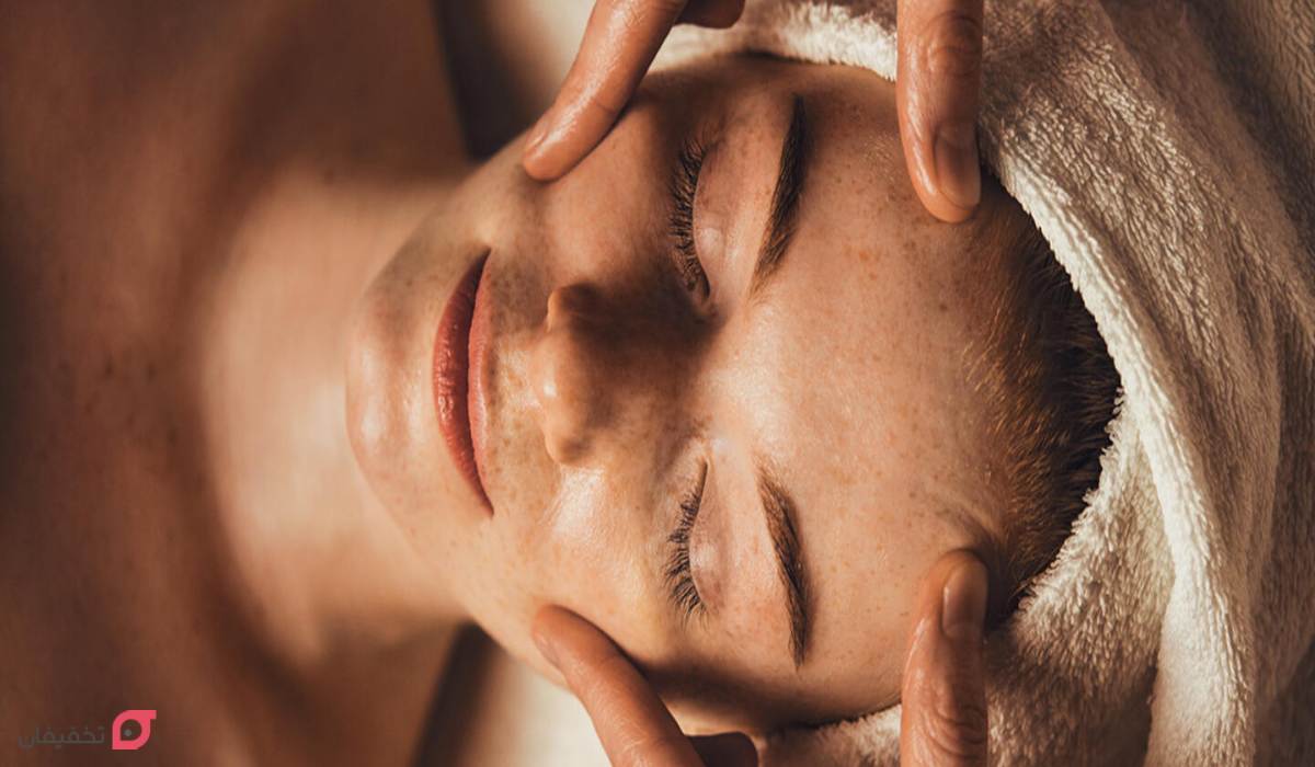 فواید ماساژ صورت | 10 معجزه ماساژ با گواشا، یخ و روغن زیتون 5 فواید ماساژ صورت