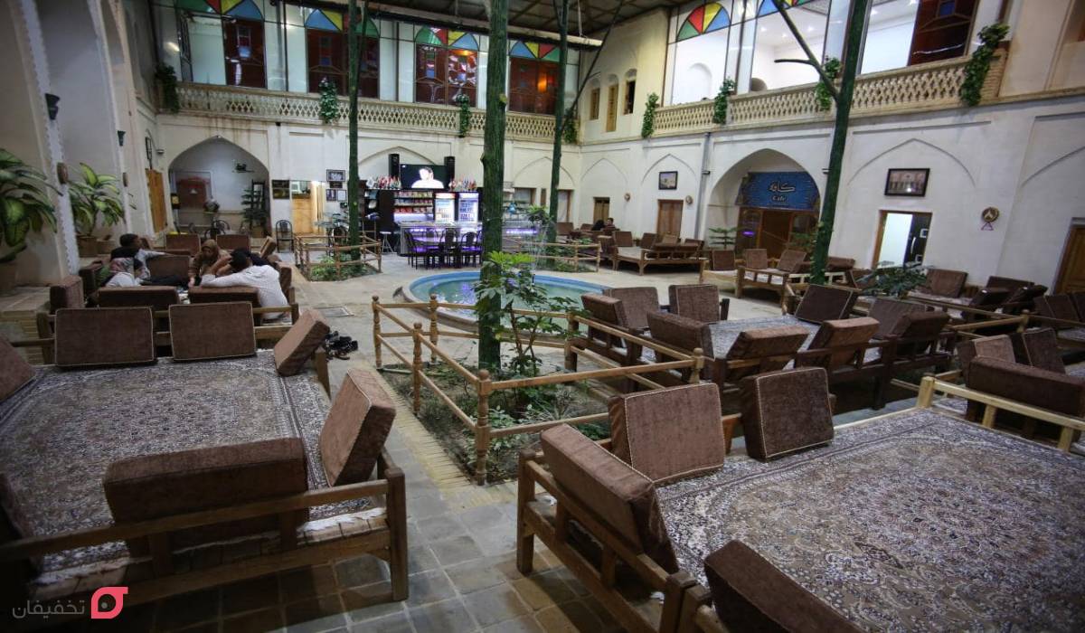 رستوران های کاشان | لیست 11 باغ رستوران سنتی با موسیقی زنده 7 رستوران سنتی باغ مظفر