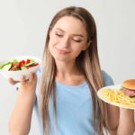 غذاهای مضر برای کبد چرب گرید 1 تا 4 + لیست 8 خوراکی مفید 30 غذاهای مضر برای کبد چرب