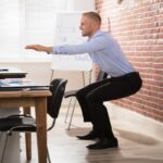 ورزش در محل کار | بهترین ورزش برای کارمندان پشت میز نشین 30 ورزش در محل کار