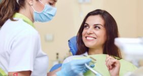 مراقبت های بعد از ایمپلنت | نحوه مسواک زدن، خوابیدن و تغذیه 24 مراقبتهای بعد از ایمپلنت