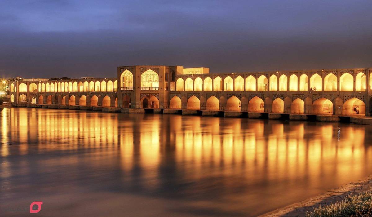 پل خواجو در شب