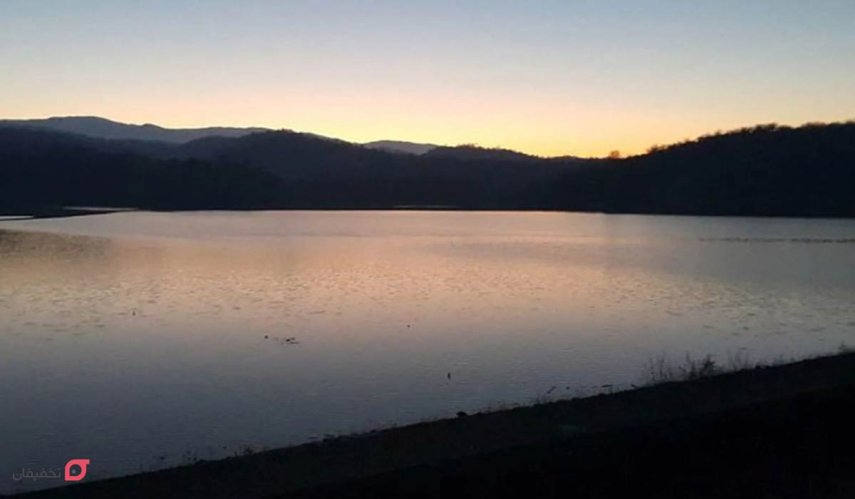 سد شیاده در شب