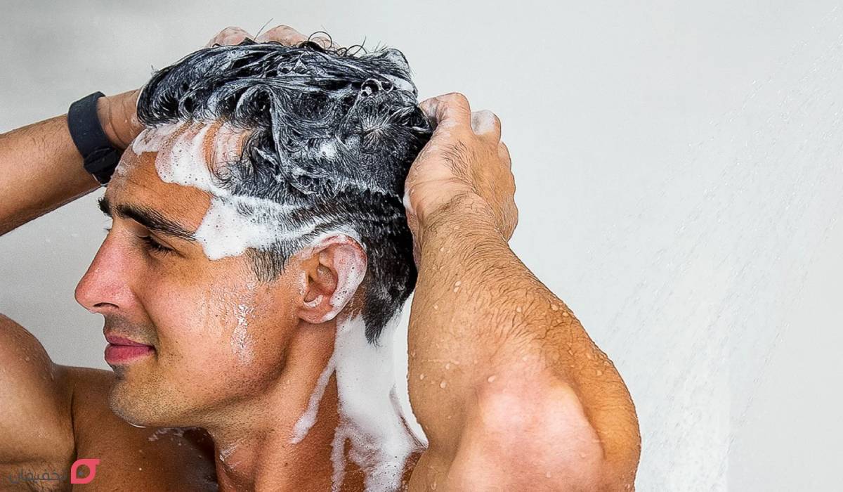 علت چرب شدن موی سر + 6 راه درمان قطعی و رفع دائمی چربی مو 7 درمان قطعی چربی مو سر