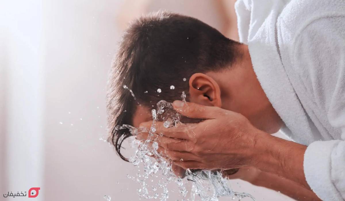 تا چند ساعت بعد از فیشیال میتوان صورت را شست و حمام رفت؟ 4 حمام بعد از فیشیال