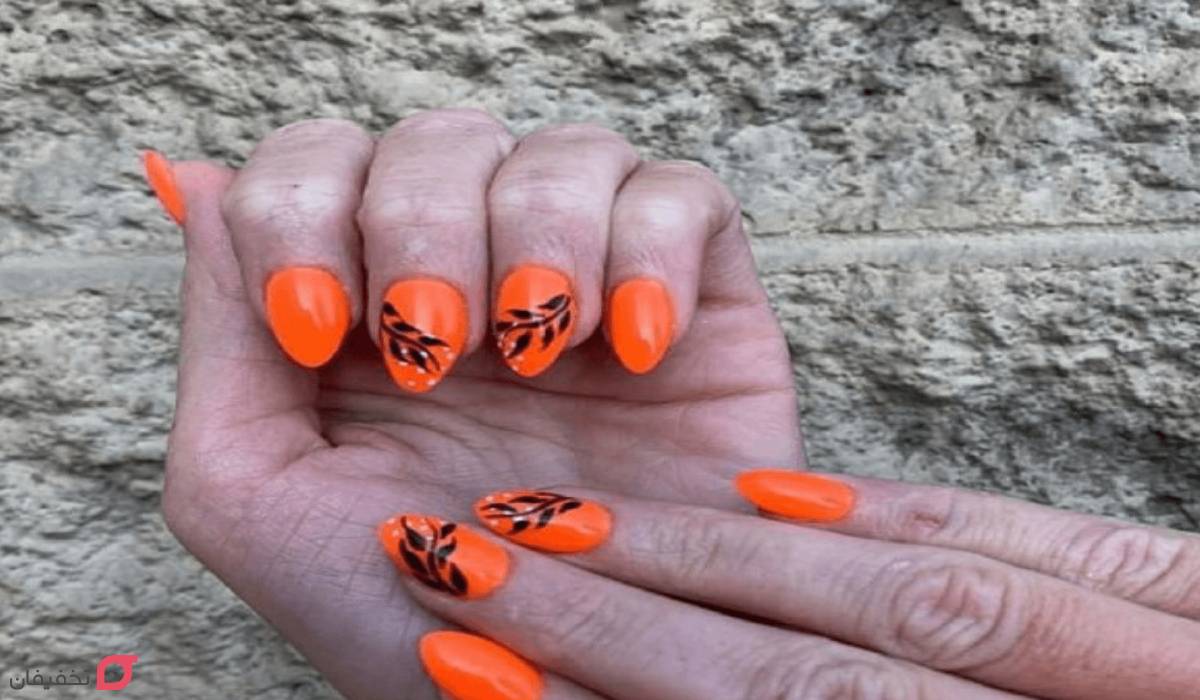 طرح ناخن پاییزی | 30 ایده جدید و ترند مینیمال و شیک 1404 29 طرح ناخن پاییزی نارنجی