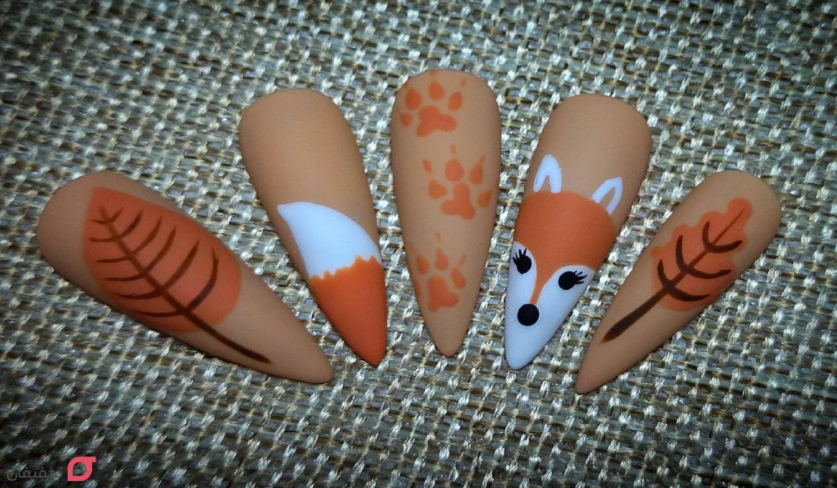 طرح ناخن پاییزی | 30 ایده جدید و ترند مینیمال و شیک 1404 21 طرح ناخن پاییزی روباه