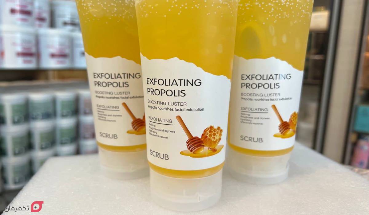 بهترین اسکراب صورت برای پوست خشک | 6 مارک + 5 اسکراب خانگی 11 بهترین اسکراب صورت برای پوست خشک خانگی