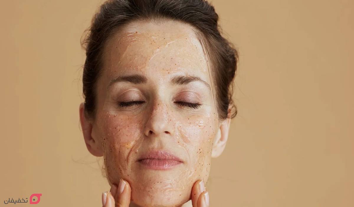 بهترین اسکراب صورت برای پوست خشک | 6 مارک + 5 اسکراب خانگی 5 بهترین اسکراب صورت برای پوست خشک خانگی