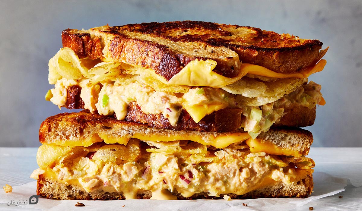 ساندویچ تن ماهی | 7 طرز تهیه ساده و خوشمزه در ۱۰ دقیقه 9 ساندویچ تن ماهی با سیب زمینی