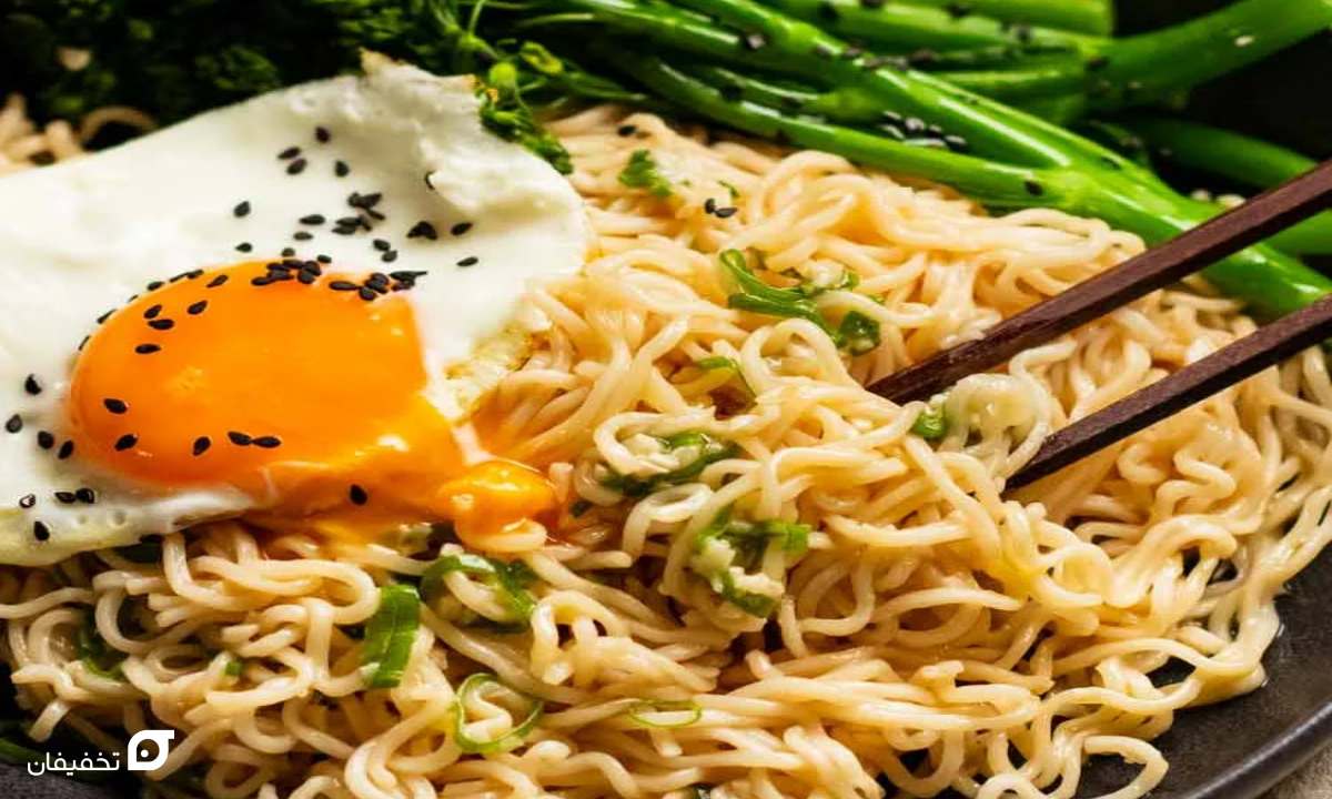 غذا با نودل و مواد دم دست | اقتصادی و فوری در ۱۵ دقیقه 5 غذا با نودل و تخم مرغ